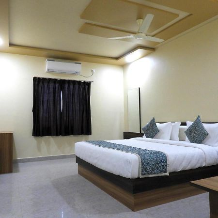 Hotel Somnath Daksh Exterior photo