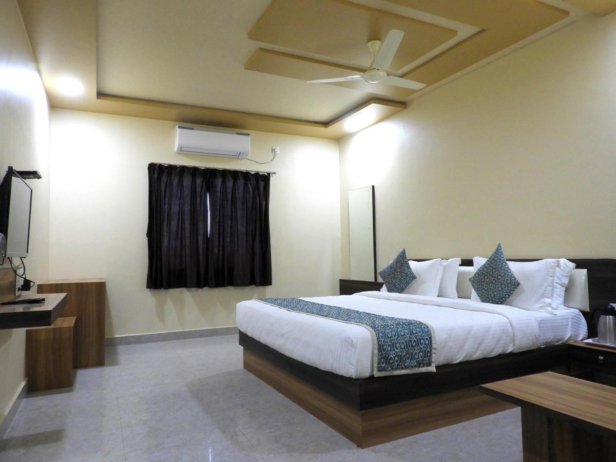 Hotel Somnath Daksh Exterior photo