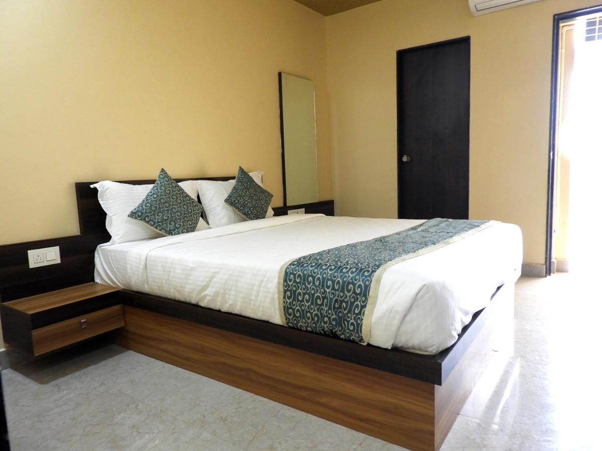 Hotel Somnath Daksh Exterior photo