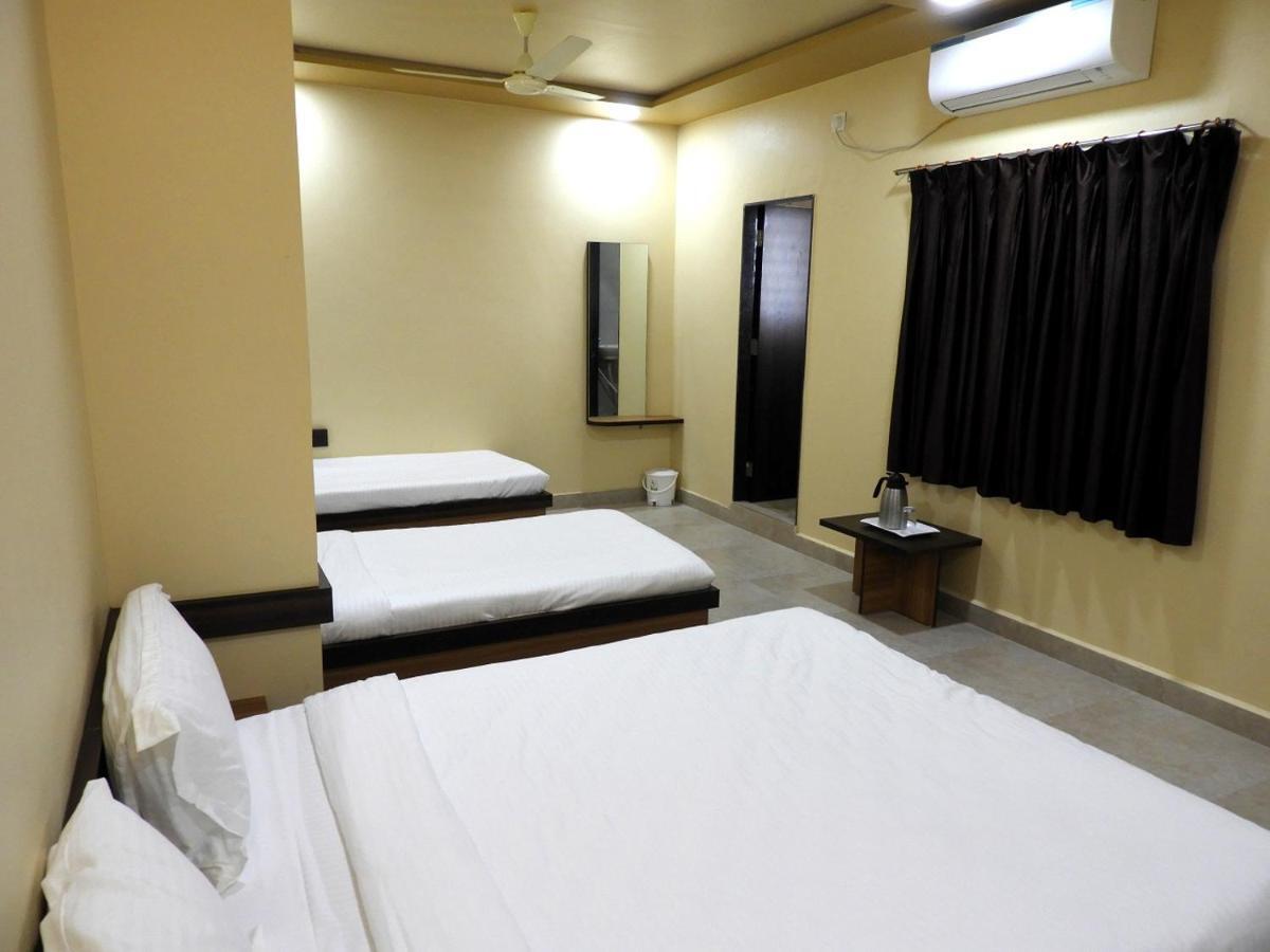 Hotel Somnath Daksh Exterior photo