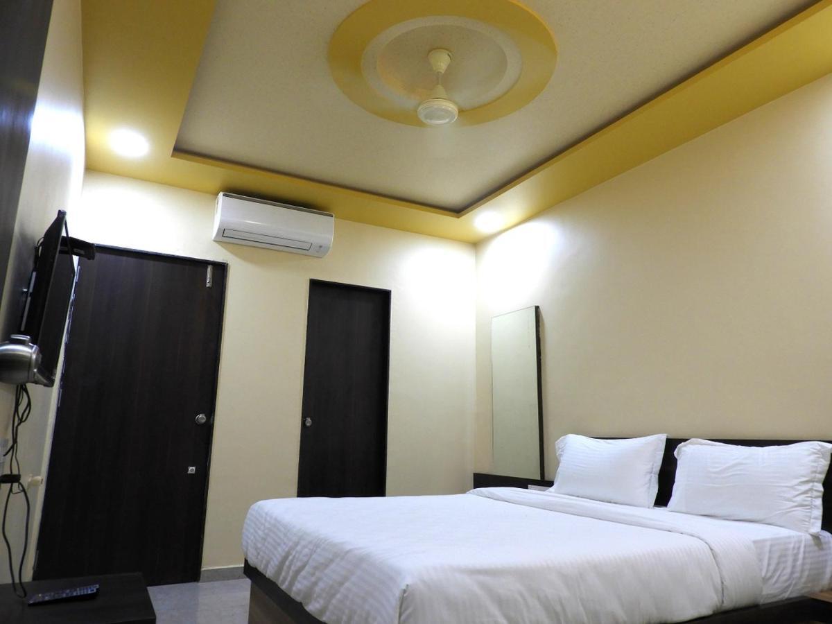 Hotel Somnath Daksh Exterior photo
