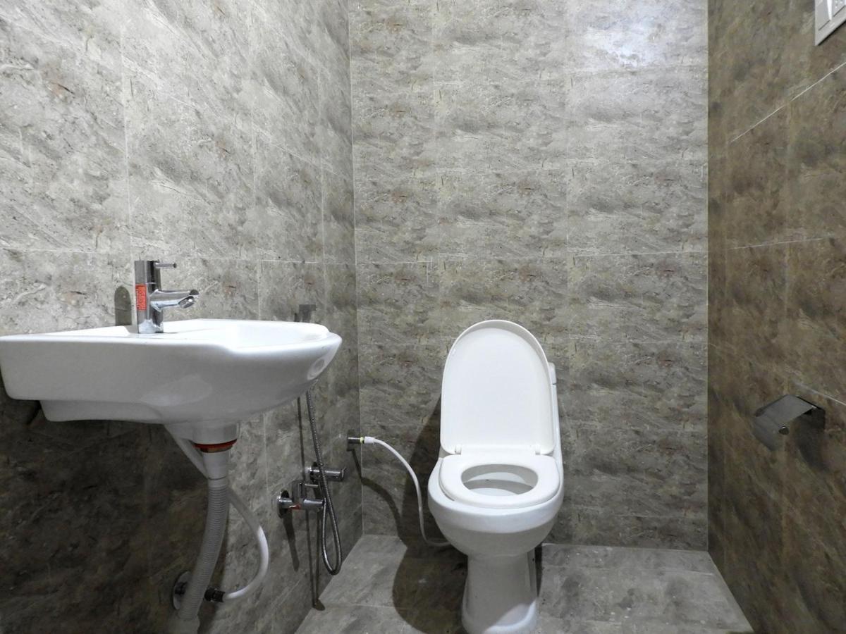 Hotel Somnath Daksh Exterior photo