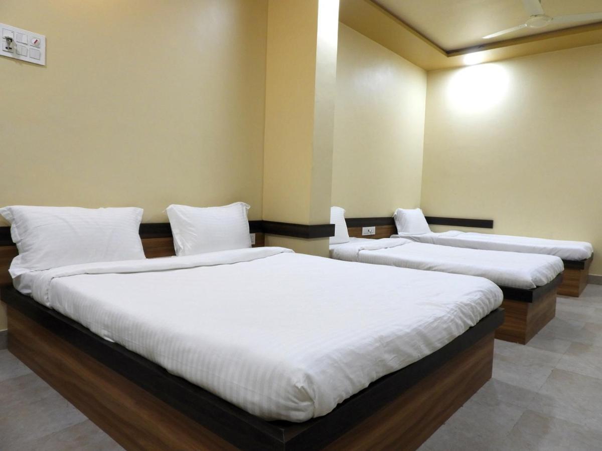 Hotel Somnath Daksh Exterior photo
