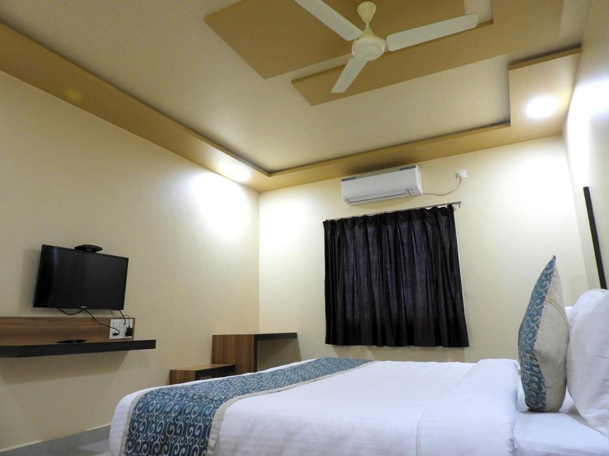 Hotel Somnath Daksh Exterior photo