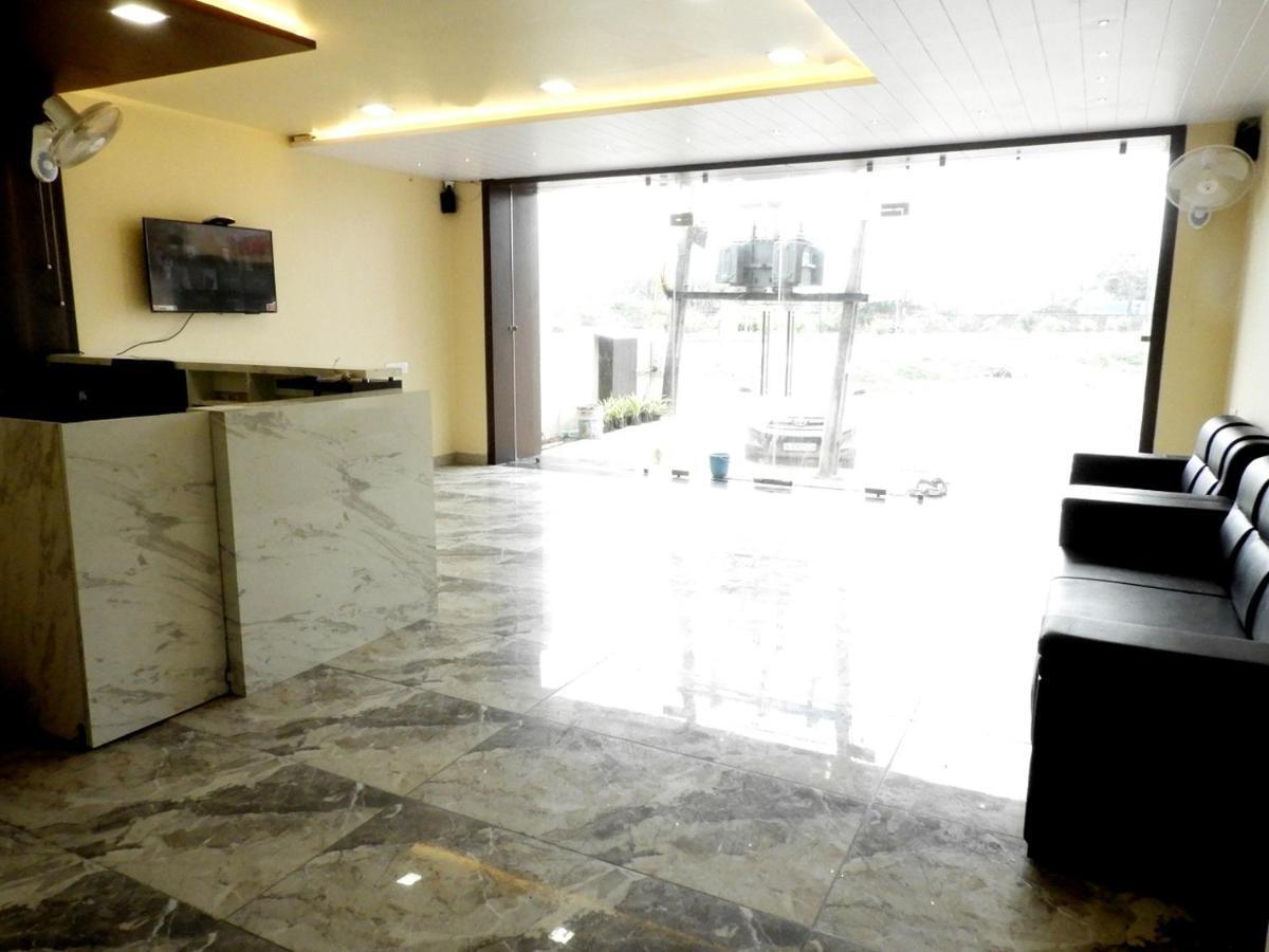 Hotel Somnath Daksh Exterior photo